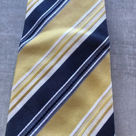 Isaia Striped Seven Fold Silk Tie - Picture 7 of 8